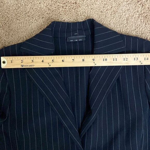 Women's Classic Navy Pinstripe 2-Button Wool Blazer size 8 Preppy Quiet Luxury - Picture 7 of 10